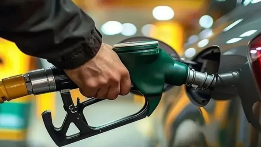Araç sahiplerini sevindiren haber! Benzine indirim geliyor haberinin görseli