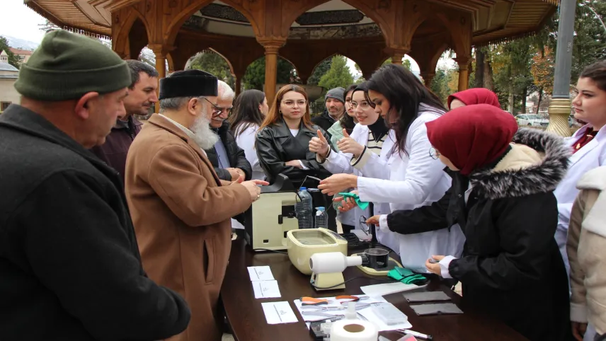 Gözlük camlarında çizilme riskine dikkat haberinin görseli