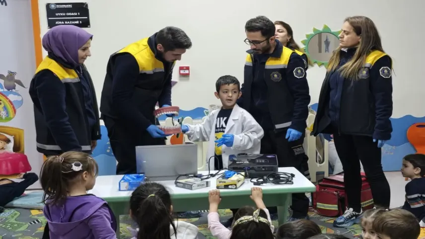Diyarbakır'da çocuklara ağız ve diş sağlığı eğitimi haberinin görseli