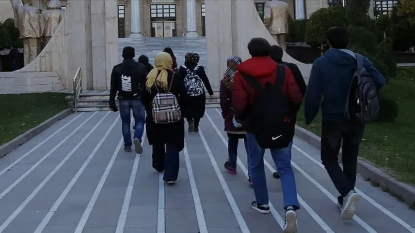 Okullarda kıyafet yönetmeliği değişti haberinin görseli