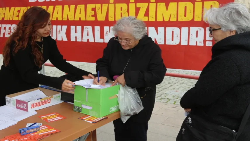 Meryem Ana Evi Otoparkı'nda imza kampanyası devam ediyor haberinin görseli