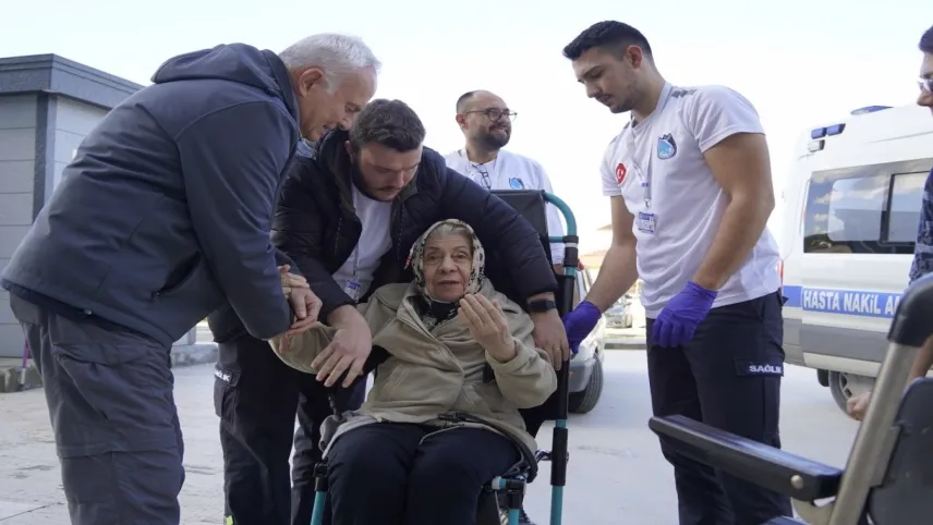 Hasta Nakil Ambulansı ile yaşlıların hayatı kolaylaşıyor haberinin görseli