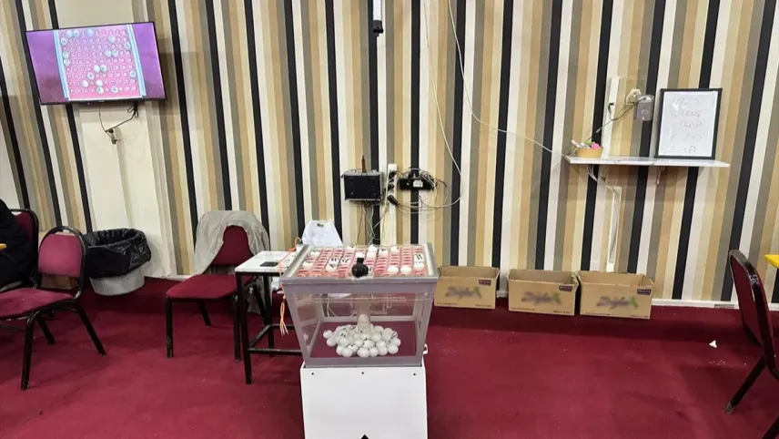 İzmir'de kumar oynarken yakalanan 128 kişiye para cezası haberinin görseli