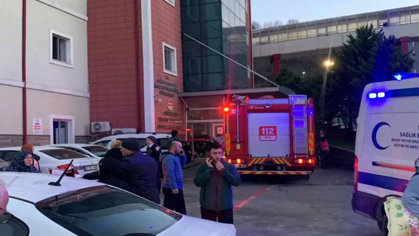 Hastanede feci yangın:18 hasta tahliye edildi haberinin görseli