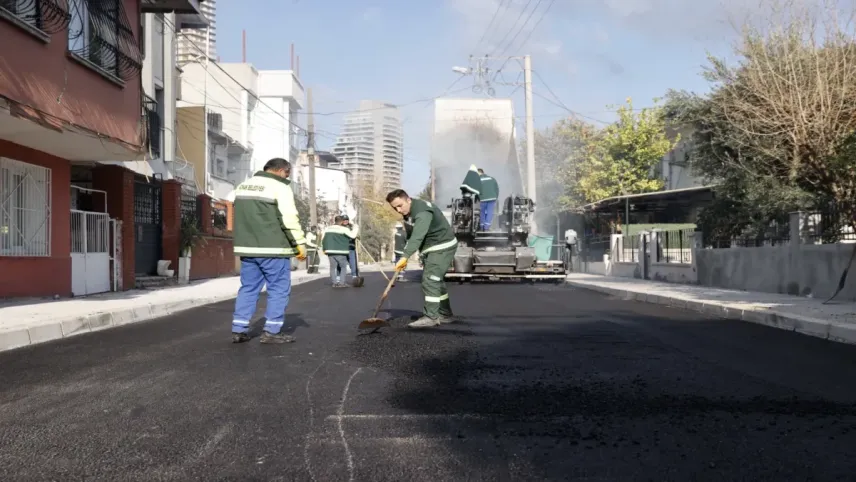 Konak’ta asfalt ve kaldırım çalışmaları hız kesmiyor haberinin görseli