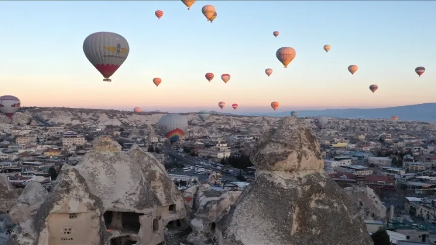 Kapadokya'da 2024 yılında sıcak hava balon turu rekor kırdı haberinin görseli