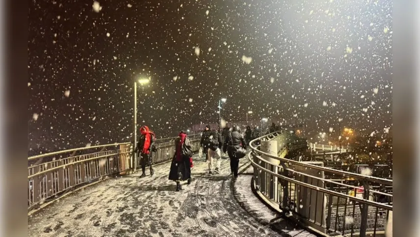 İstanbul'da uçuşlara kar engeli   haberinin görseli