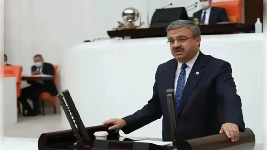 AK Parti Milletvekili trafik kazası geçirdi haberinin görseli