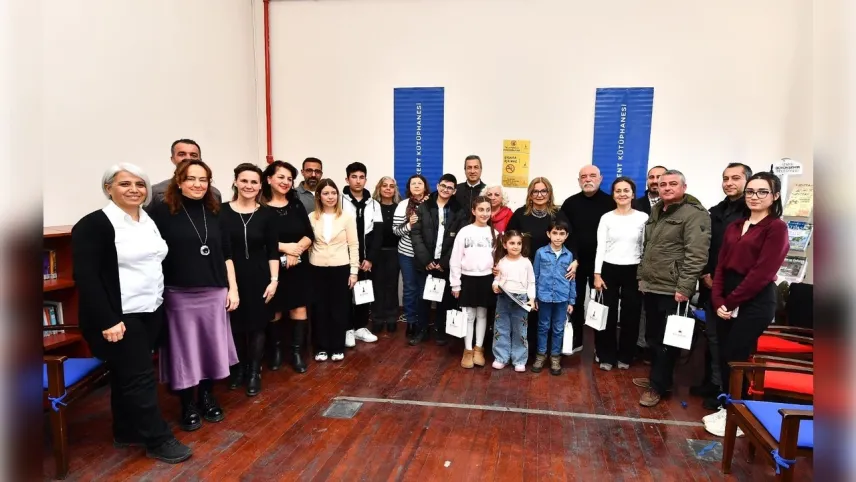 İzmir'in kitap kurtlarına Ercan Kesal sürprizi haberinin görseli