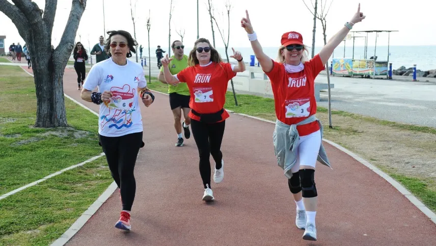 Karşıyaka’da sevgi dolu koşu haberinin görseli