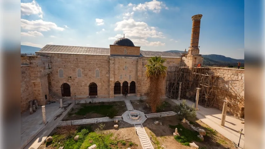 650 yıllık İsa Bey Camisi ilk teravihte açılacak haberinin görseli