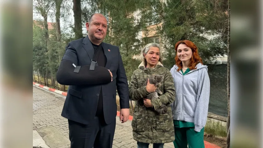 Menderes’te görme engelli kediye, tedavisini yapan veterinerin ismi verildi haberinin görseli