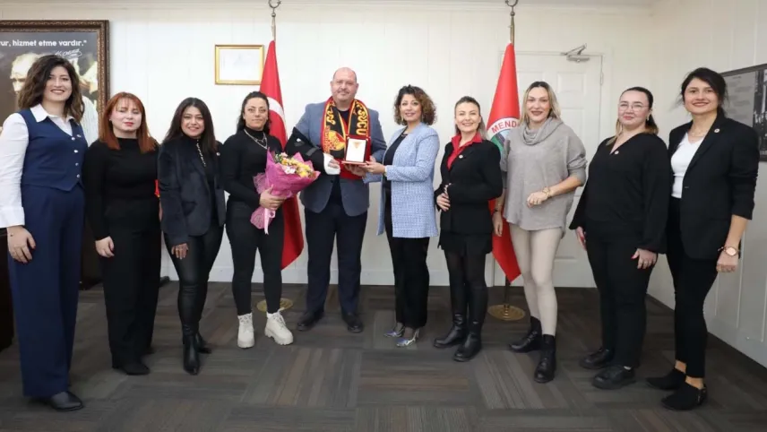 Başkan Çiçek’ten Göztepe Kadın Gücü Derneği’ne destek haberinin görseli