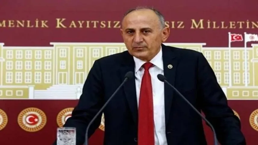 Cumhurbaşkanlığı adaylığından çekildi! haberinin görseli