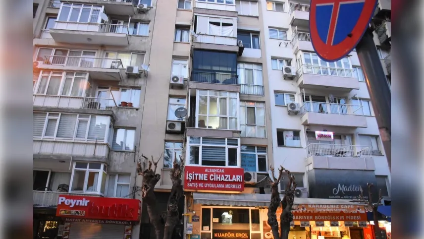İzmir haber: Diş hekimini vuran şüpheliden 2 çocuğumun babası iddiası haberinin görseli