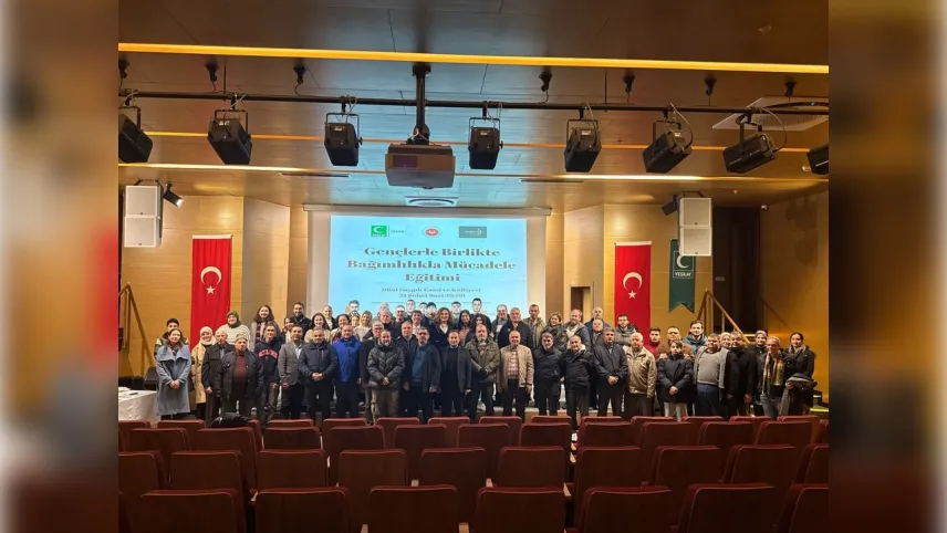 İzmir Yeşilay'dan gençlere bağımlılıkla mücadele eğitimi haberinin görseli