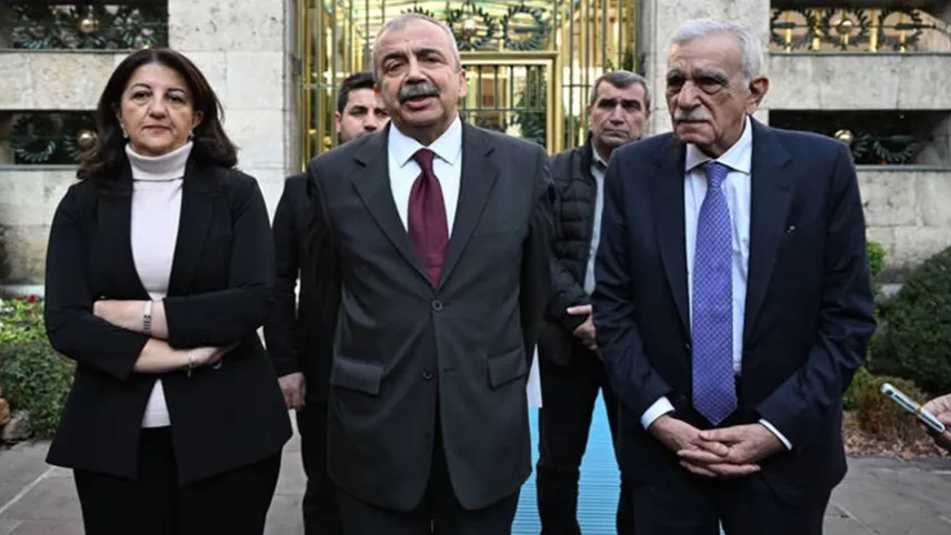 DEM Parti Heyeti İmralı'ya üçüncü kez gidiyor: Silah bırakma çağrısı gelecek mi? haberinin görseli