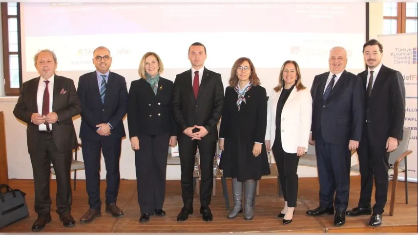 Anadolu Seminerleri İzmir’de devam etti haberinin görseli