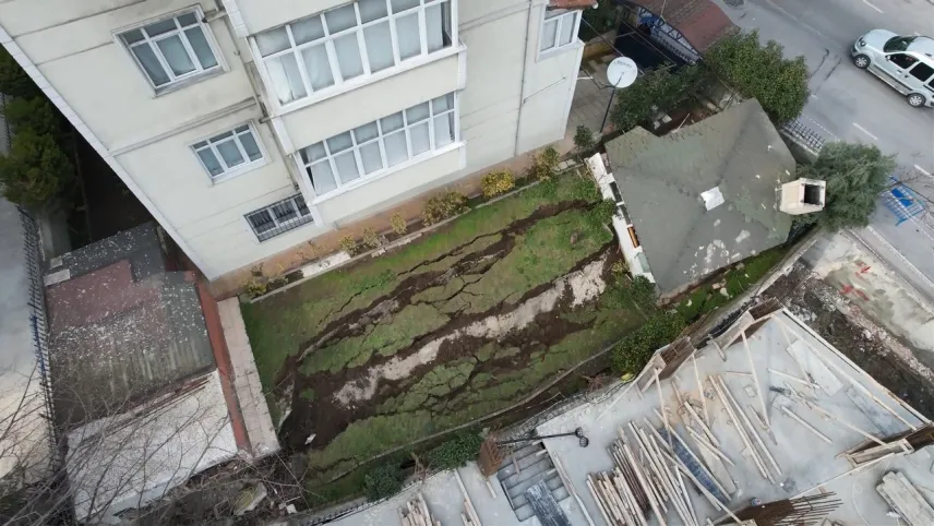 İstinat duvarı çöktü: Tahliye edilen bina mühürlendi haberinin görseli