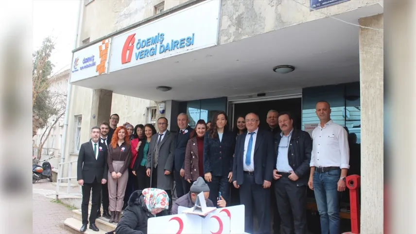 Ödemiş Vergi Dairesi personeli kan bağışı yaptı haberinin görseli