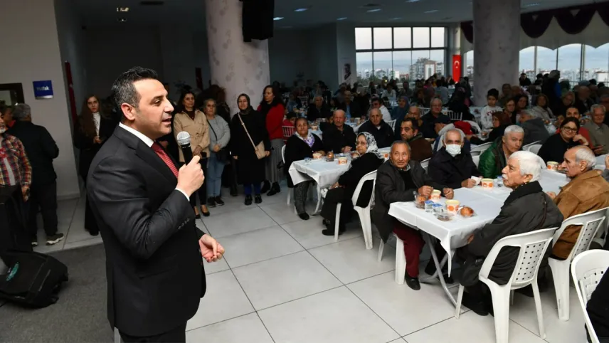 Çiğli’de Dayanışma Sofrası: Başkan Yıldız vatandaşlarla iftarda buluştu haberinin görseli