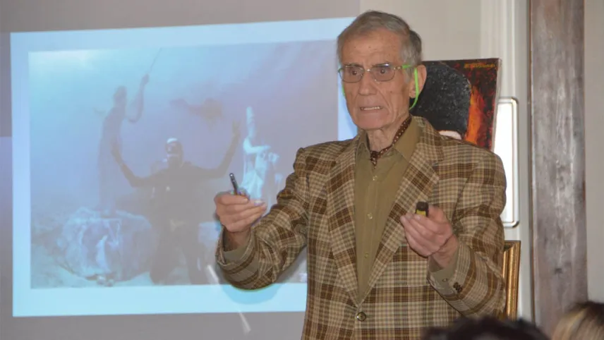 Ressam Emekli Amiral Totrakan Su Üstünde ve Su Altında Sanat’ı anlattı  haberinin görseli
