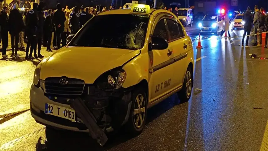 Bingöl'de feci kaza : Taksi kız öğrenciye çarptı! haberinin görseli