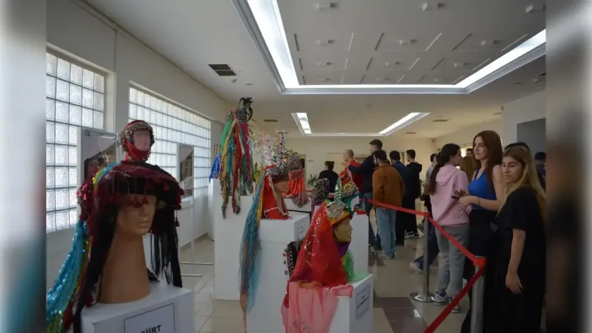 Ege Üniversitesi'nde Geleneksel Kadın Başlıkları ve Reprodüksiyon Sergisi haberinin görseli