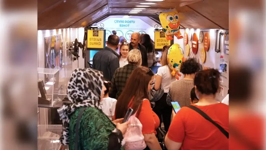 İzmir’de 23 Nisan coşkusu ESHOT sergisiyle taçlandı haberinin görseli