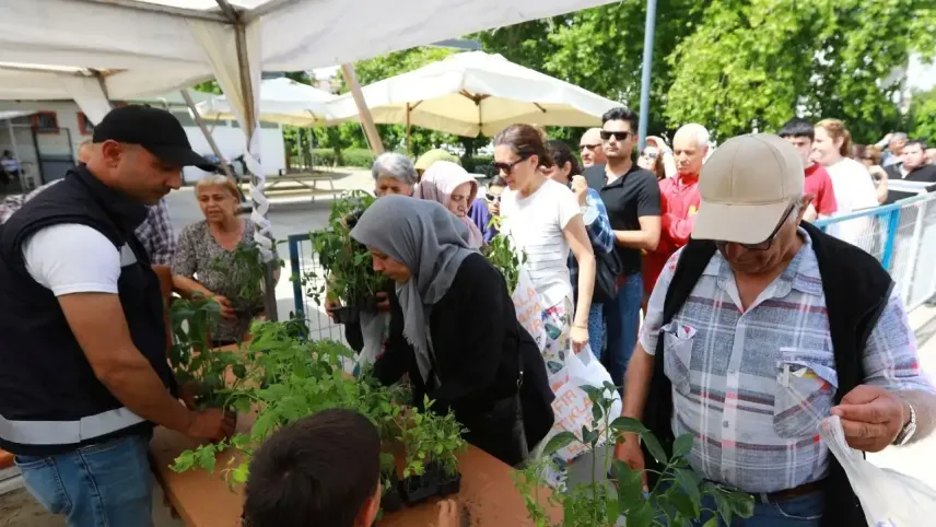 Yerel tohumlardan üretilen fideler, Efes Selçuk halkıyla buluştu haberinin görseli