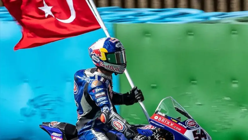 Toprak Razgatlıoğlu Superbike kariyerini noktaladı: MotoGP’de yarışacak haberinin görseli