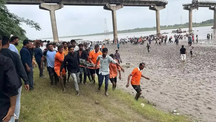 Hindistan&#039;da köprü faciası: 9 kişi hayatını kaybetti! haberinin görseli