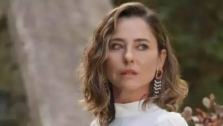 Ece Uslu, Çeşme'de talihsiz kaza geçirdi! haberinin görseli