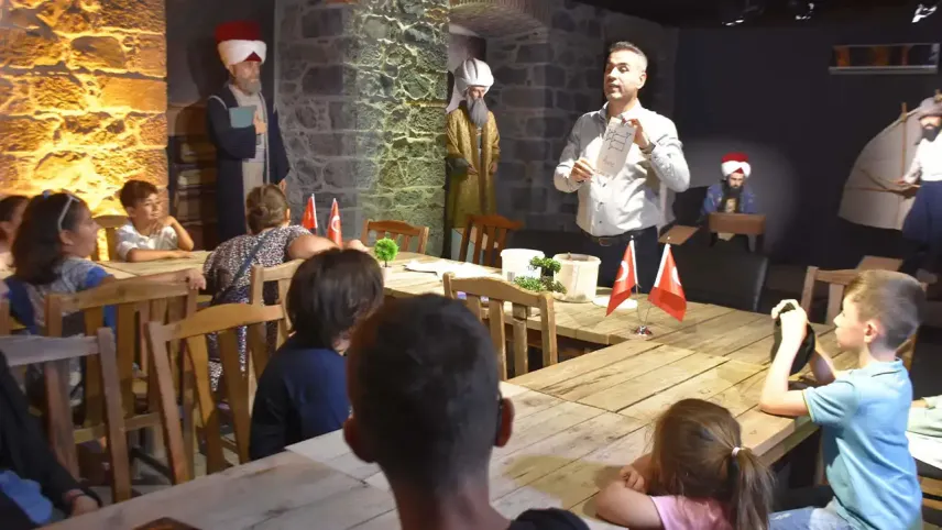 İzmir Cumhuriyet Eğitim Müzesi'nden öğrencilere ritim atölyesi haberinin görseli