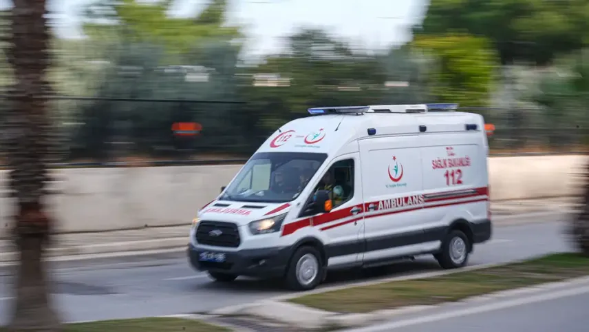 İzmir'de şarampole devrilen traktörde aynı aileden 5 kişi yaralandı haberinin görseli