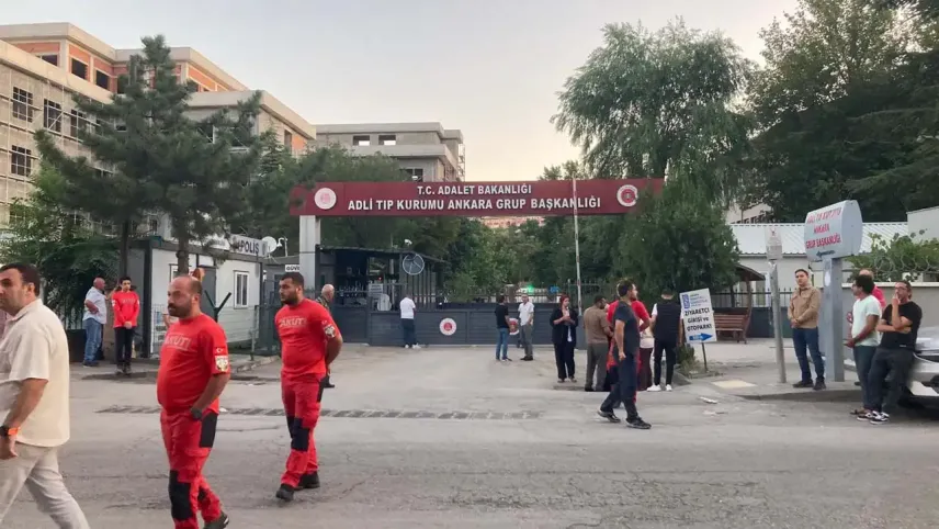 Orman yangınında şehit düşen personelin naaşları Adli Tıp'a gönderildi haberinin görseli