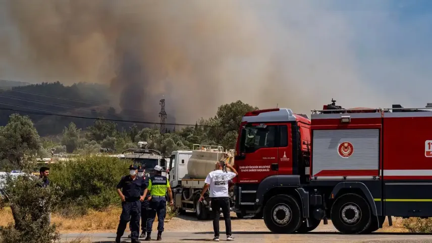 İzmir’ haber: Bornova ve Urla'daki yangınlar büyük ölçüde kontrol altında haberinin görseli