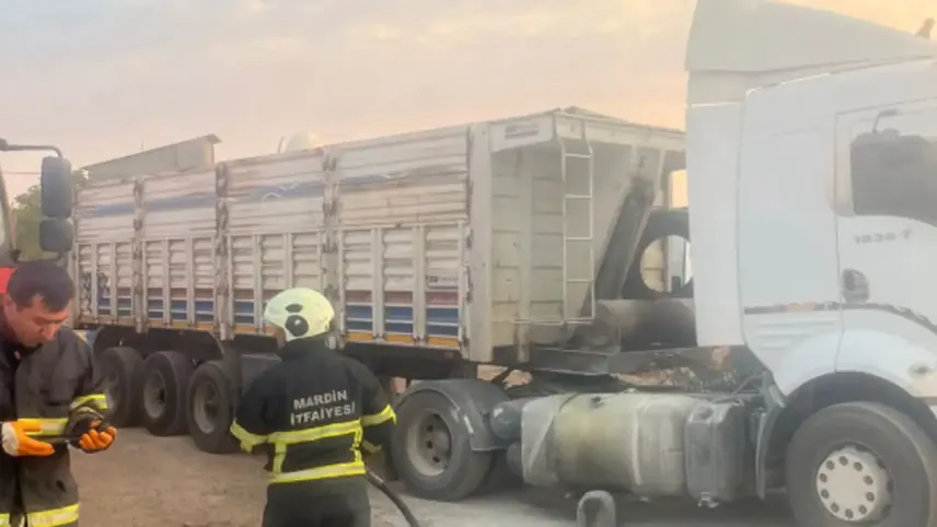 TIR&#039;ın yakıt deposu patladı: 10 yaşındaki çocuğu hayattan kopardı! haberinin görseli