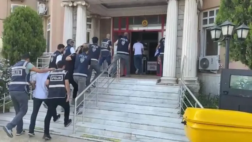 MİT dolandırıcıları İzmir&#039;de yakalandı haberinin görseli