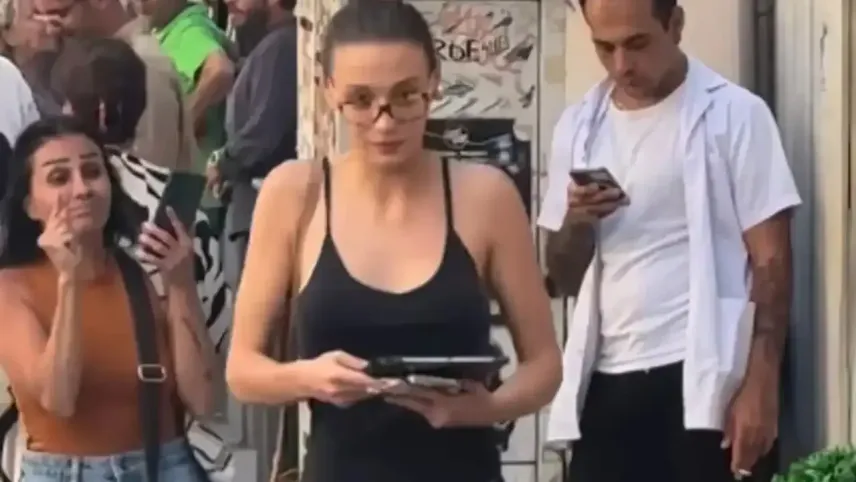 Sümeyye Aydoğan’ın hayranına tavrı olay oldu: Sırtını dönüp uzaklaştı! haberinin görseli