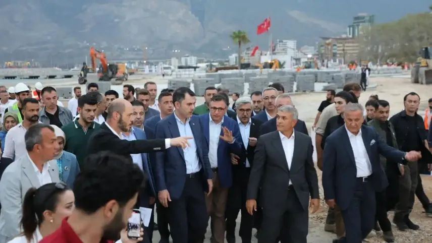 Murat Kurum İskenderun’da incelemelerde bulundu haberinin görseli