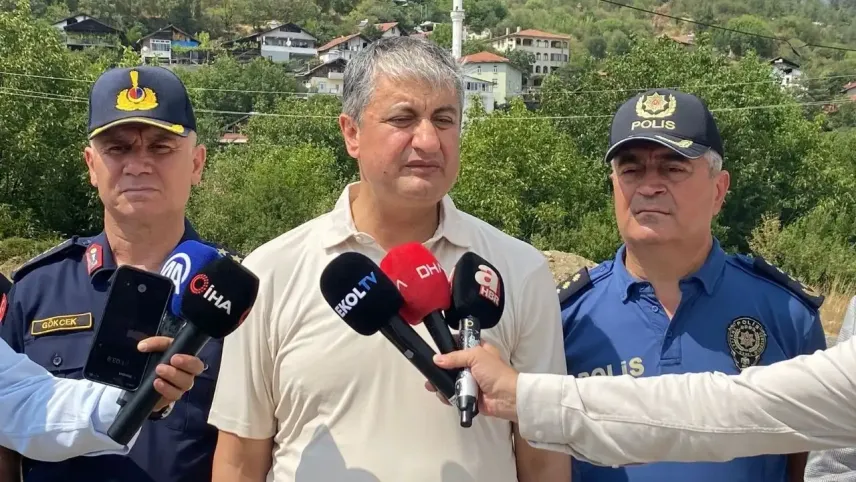 Karabük’te Arıcak Köyü yakınlarında orman yangını devam ediyor haberinin görseli