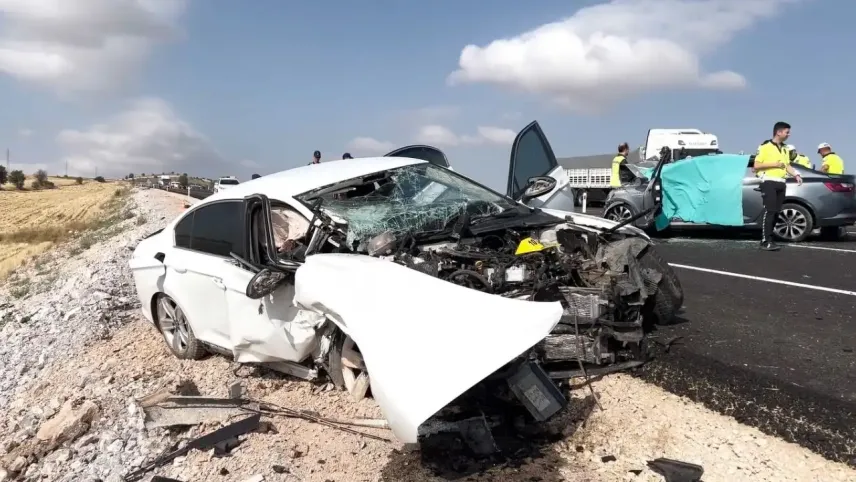 Kontrolden çıkan araç korkunç kazaya neden oldu: Aileden 3 kişi öldü, 2 yaralı haberinin görseli