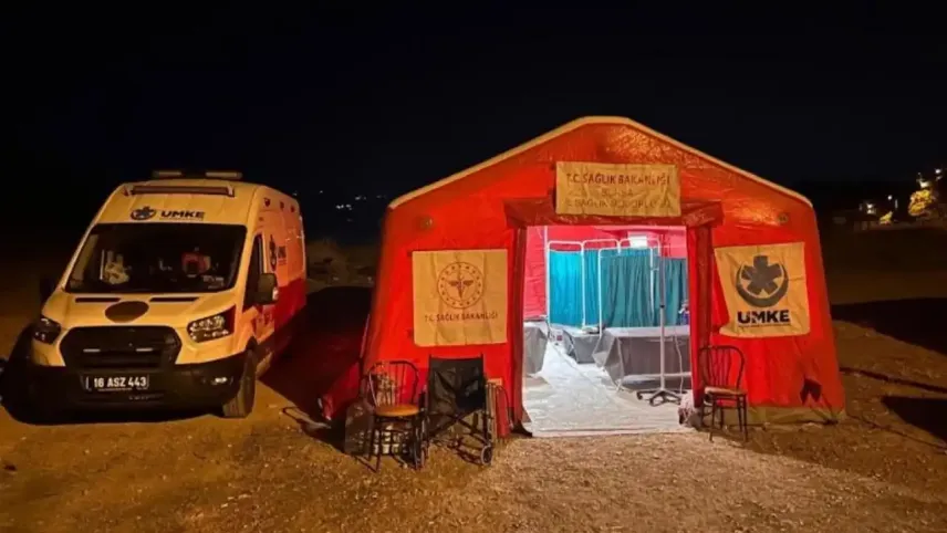 Orman yangınlarında sağlık kahramanları: UMKE 73 kişiyle sahada haberinin görseli