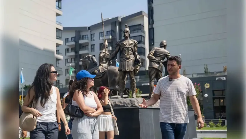 Abide – i Hürriyet Meydanı’nda akademik buluşma: Öğrenciler inceleme yaptı!  haberinin görseli