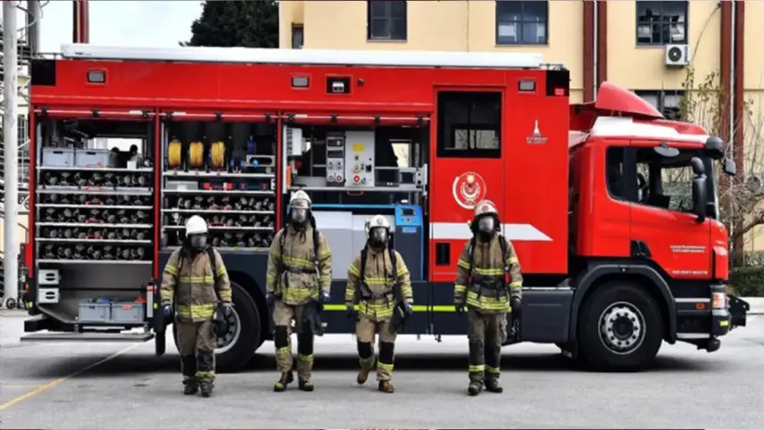 İzmir İtfaiyesi, Balıkesir Sındırgı’daki 6.1’lik Deprem Sonrası Harekete Geçti haberinin görseli