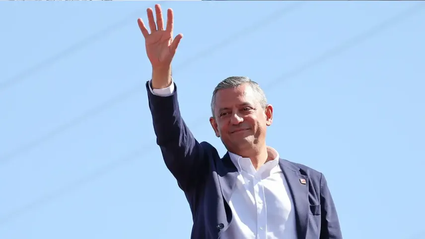 Özgür Özel: Hepimizin yeri Cumhuriyet Halk Partisi haberinin görseli
