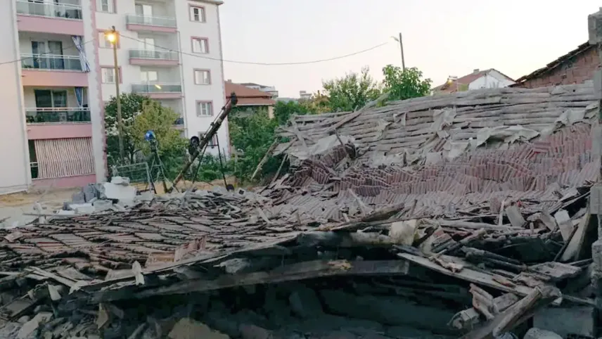 Sındırgı&#039;daki deprem Manisa&#039;da hissedildi: 6 yaralı haberinin görseli