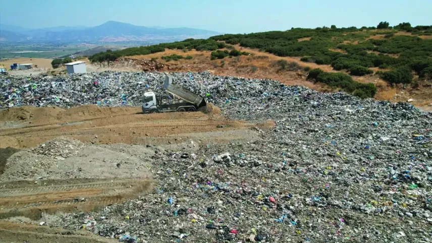 Tire’deki çöp krizine kaymakamlık el atacak haberinin görseli