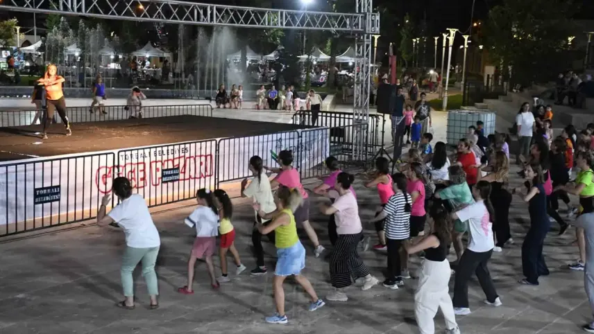 Torbalı’da gece pazarı hız kesmiyor haberinin görseli